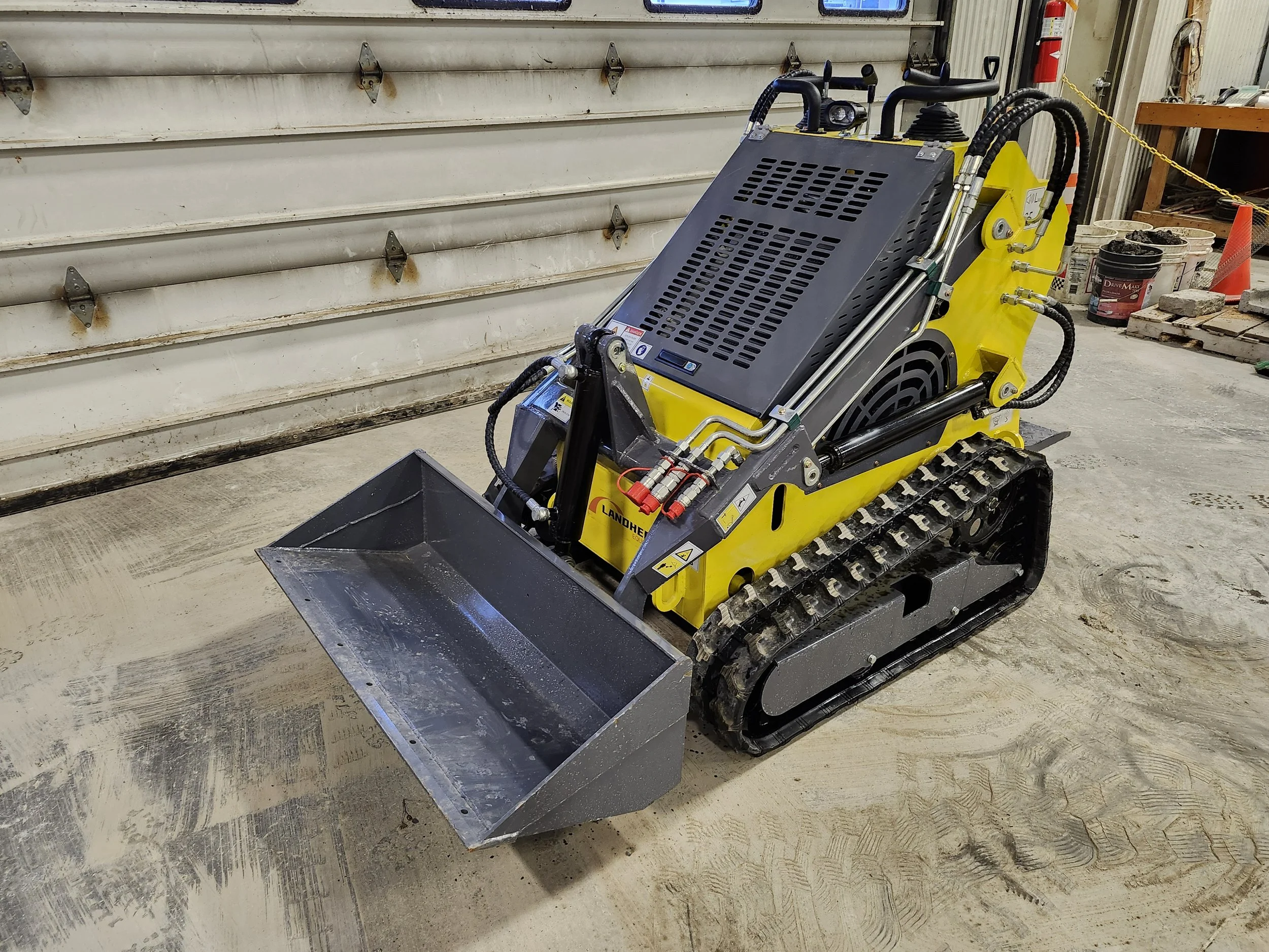 8029 New Land Hero LDH-T460--CEM 23HP Stand On Skid Steer
